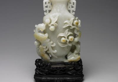 图片[3]-Jade zun vessel with phoenix pattern with wood stand, Qing Dynasty (1644-1911)-China Archive